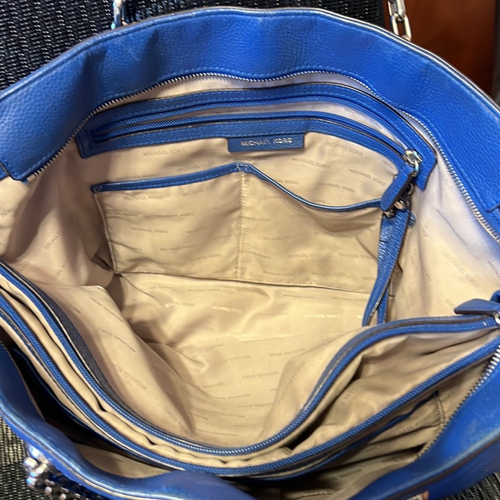 MICHAEL KORS LARGE PEBBLED LEATHER TOTE - Picture 7 of 12